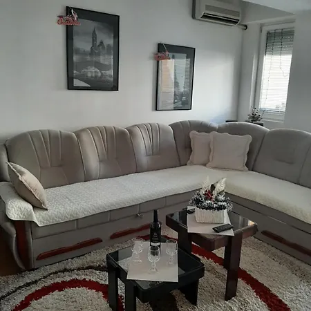 Apartment Leolan *